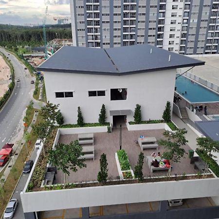 Impiana Homestay Near Putrajaya, Cyberjaya, Musliem Only,Wifi,Netflix Kampung Dengkil Luaran gambar