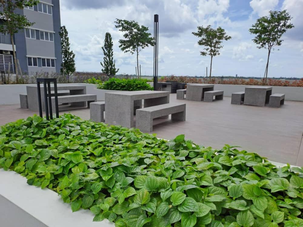 Impiana Homestay Near Putrajaya, Cyberjaya, Musliem Only,Wifi,Netflix Kampung Dengkil Luaran gambar