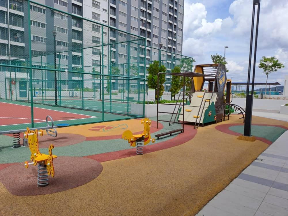 Impiana Homestay Near Putrajaya, Cyberjaya, Musliem Only,Wifi,Netflix Kampung Dengkil Luaran gambar