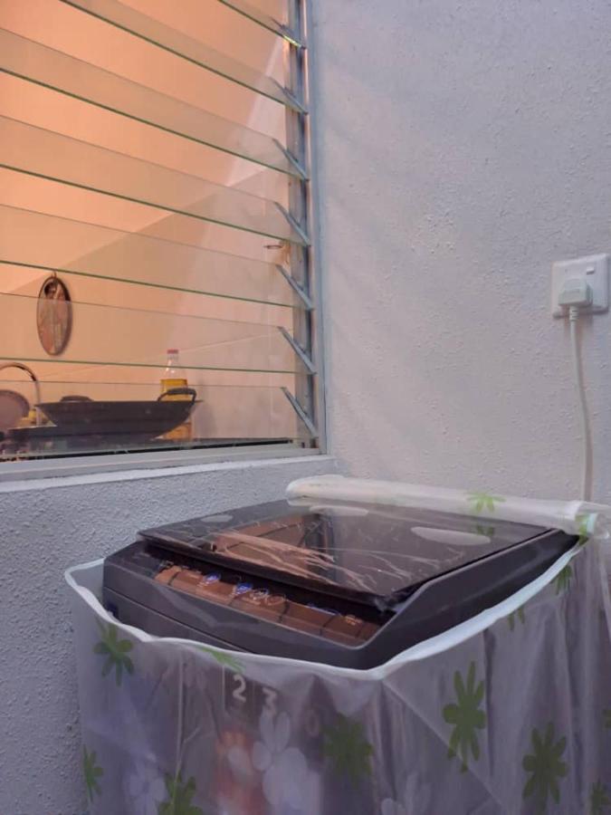 Impiana Homestay Near Putrajaya, Cyberjaya, Musliem Only,Wifi,Netflix Kampung Dengkil Luaran gambar