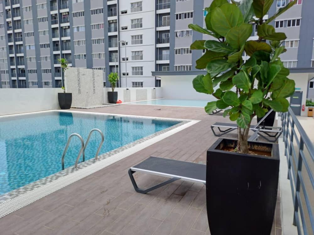 Impiana Homestay Near Putrajaya, Cyberjaya, Musliem Only,Wifi,Netflix Kampung Dengkil Luaran gambar