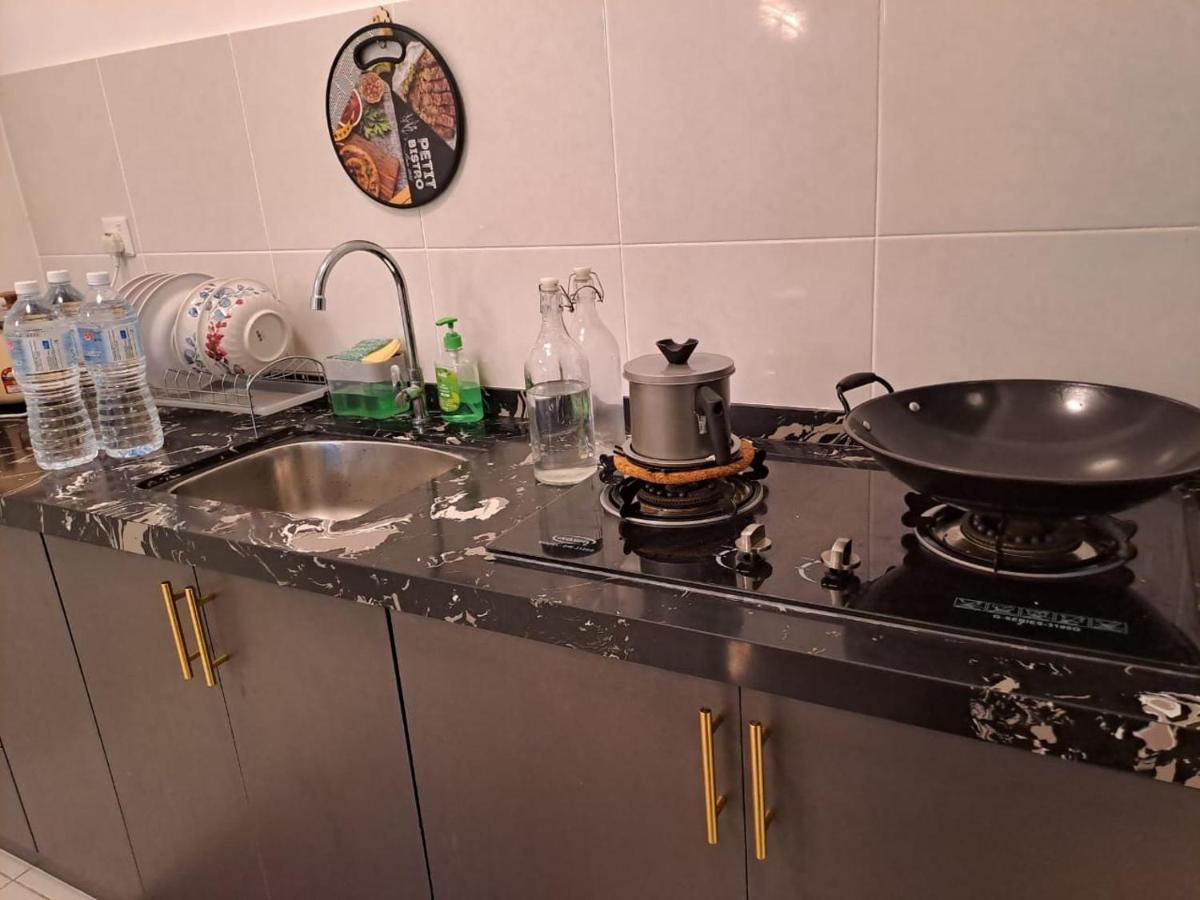 Impiana Homestay Near Putrajaya, Cyberjaya, Musliem Only,Wifi,Netflix Kampung Dengkil Luaran gambar