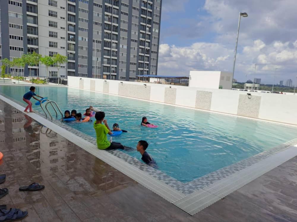Impiana Homestay Near Putrajaya, Cyberjaya, Musliem Only,Wifi,Netflix Kampung Dengkil Luaran gambar