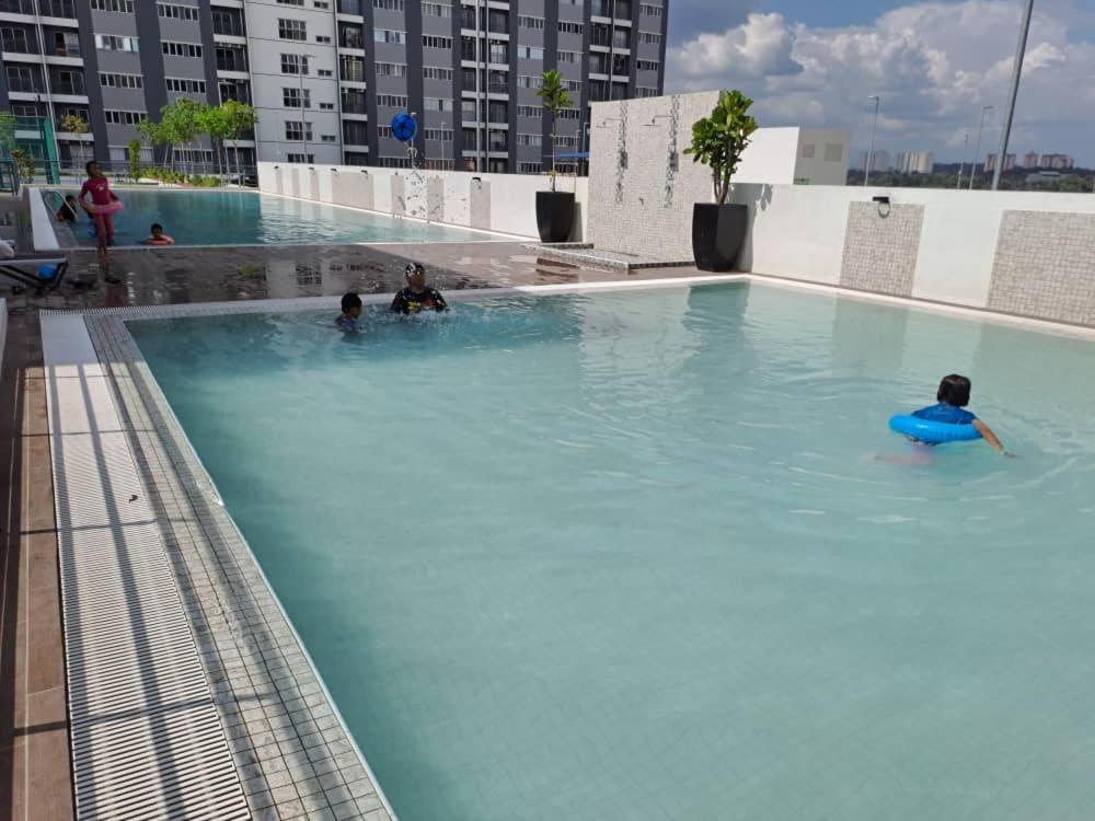 Impiana Homestay Near Putrajaya, Cyberjaya, Musliem Only,Wifi,Netflix Kampung Dengkil Luaran gambar