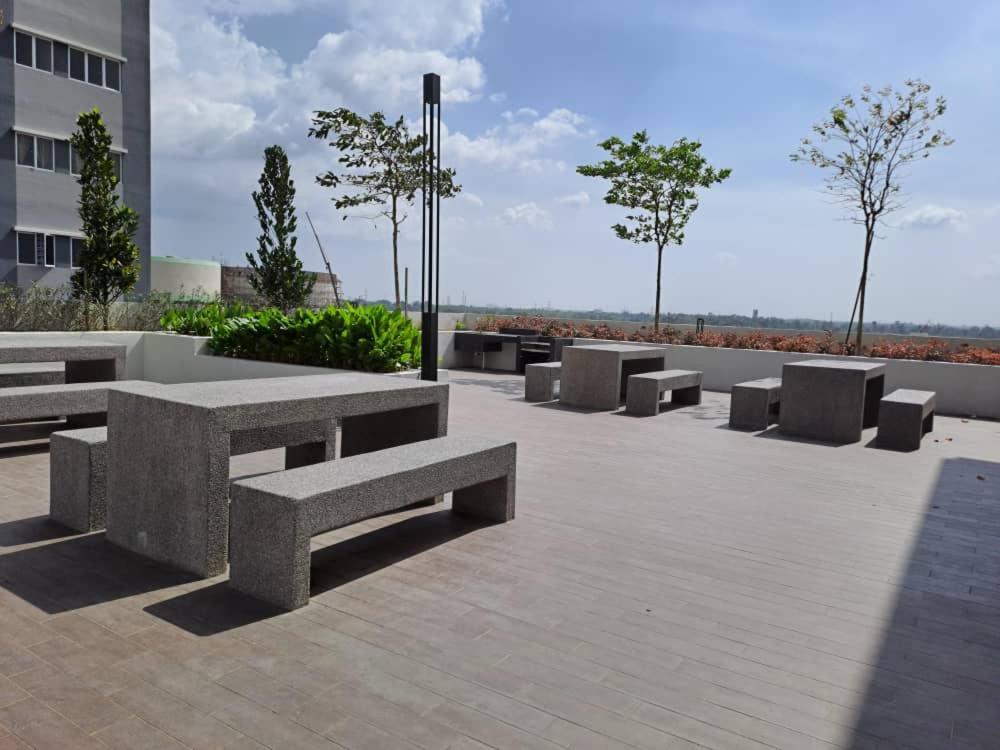 Impiana Homestay Near Putrajaya, Cyberjaya, Musliem Only,Wifi,Netflix Kampung Dengkil Luaran gambar