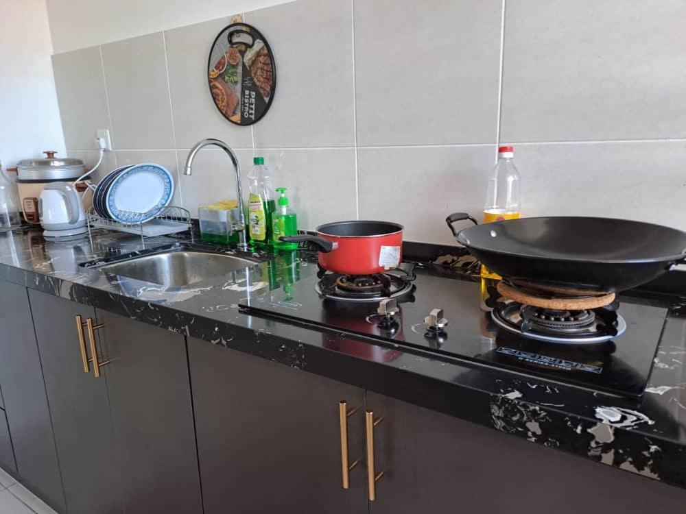 Impiana Homestay Near Putrajaya, Cyberjaya, Musliem Only,Wifi,Netflix Kampung Dengkil Luaran gambar