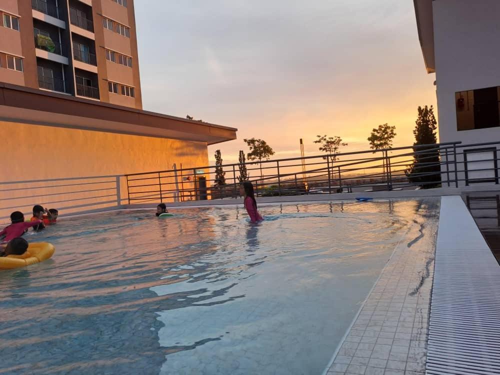 Impiana Homestay Near Putrajaya, Cyberjaya, Musliem Only,Wifi,Netflix Kampung Dengkil Luaran gambar