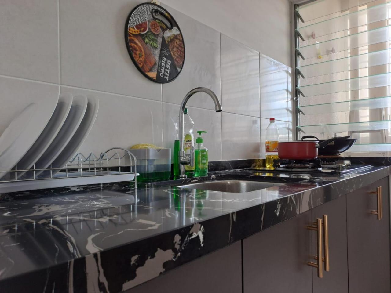 Impiana Homestay Near Putrajaya, Cyberjaya, Musliem Only,Wifi,Netflix Kampung Dengkil Luaran gambar